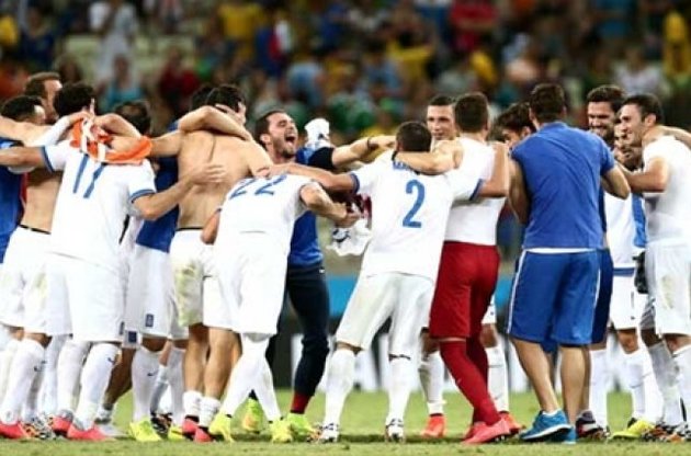 Греция вышла в плей-офф на последней минуте матча