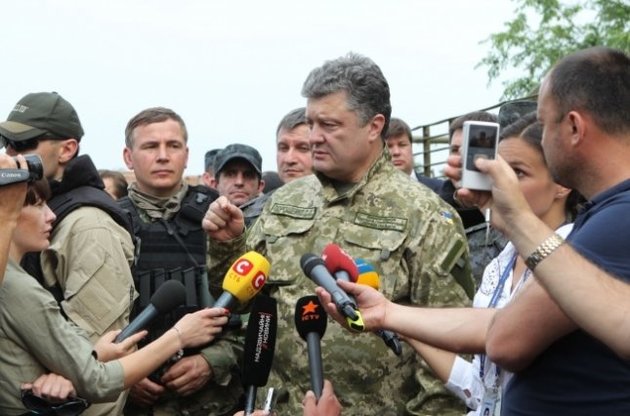 Порошенко прийме рішення про можливість продовження перемир'я після повернення до Києва