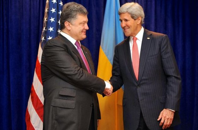 Керри заверил Порошенко, что Запад продолжит оказывать давление на Россию