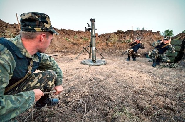 За добу терористи 19 разів обстріляли сили АТО