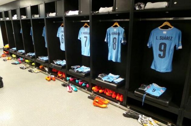 Луис Суарес не сможет выходить на поле несколько месяцев