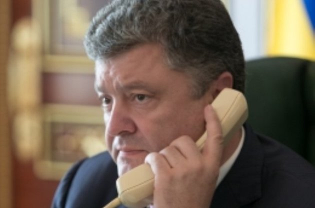 Порошенко по телефону сообщил Байдену о готовности вернуться к режиму прекращения огня