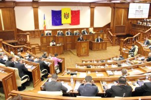 Парламент Молдови ратифікував асоціацію з ЄС під демарш місцевих комуністів