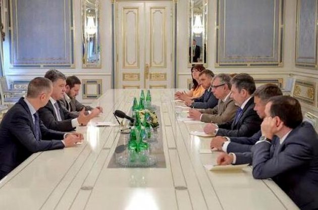 Порошенко встретился с членами Нацтелерадио