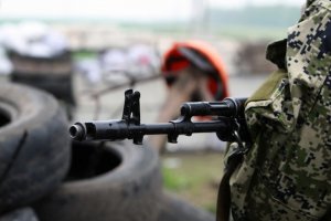 В Донецке командир воинской части сдал оружие боевикам