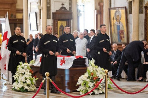 Шеварднадзе похоронили в Тбилиси с воинскими почестями