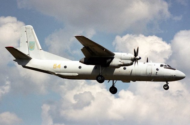 Втрачено зв'язок з екіпажем військово-транспортного літака Ан-26 у Луганській області