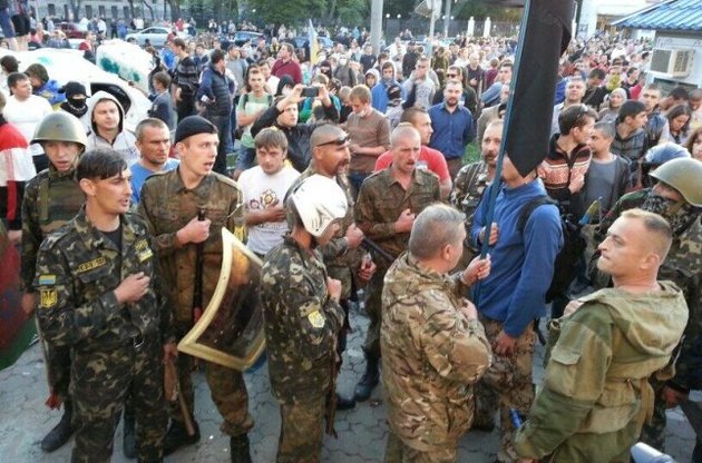 В центре Киева 12 админзданий все еще остаются под контролем "самообороны"