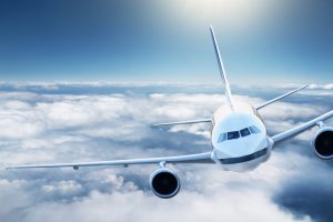 Низка авіакомпаній припиняє польоти над територією України