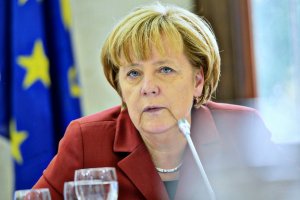 Меркель не видит альтернативы диалогу с Путиным для мира в Украине