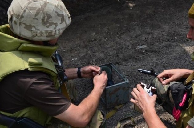 При разминировании транспортных коммуникаций в Славянске саперы обнаружили 63 взрывных устройства