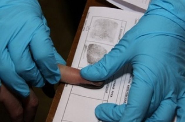 Рада разрешила вносить отпечатки пальцев в биометрические загранпаспорта