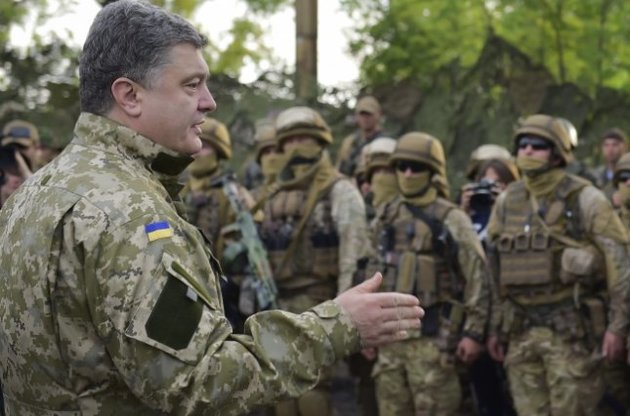 Порошенко обґрунтував небажаність оголошення воєнного стану в Україні