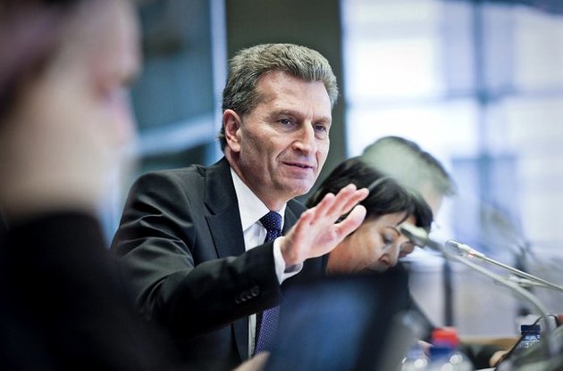 Еврокомиссар призвал оставить энергосектор ЕС и России вне санкций