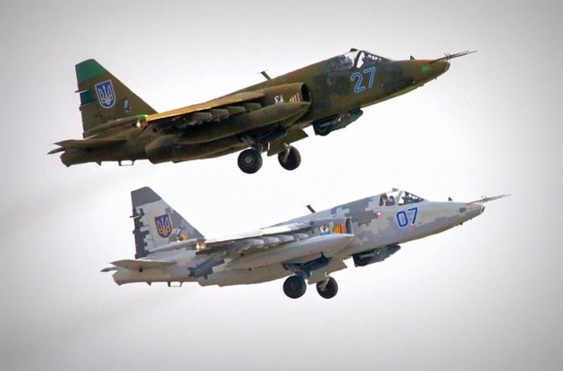 Украинский Су-25 могли сбить ракетой "воздух-воздух", - Яценюк