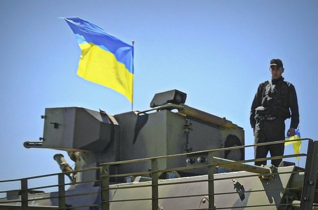 Терористи підло обстрілюють Донецьк з двох танків під українськими прапорами, - АТО