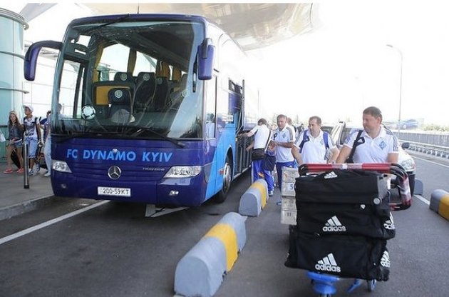 "Динамо" отправилось в Харьков двумя группами. Часть футболистов боится лететь самолетом