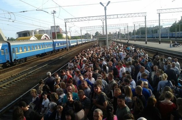 Из Луганска уже выехали около половины жителей