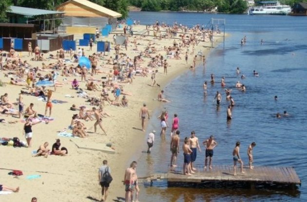 У Києві заборонили купатися на 11 основних пляжах