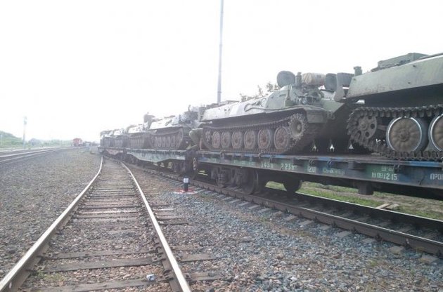 К украинской границе прибывает российская техника