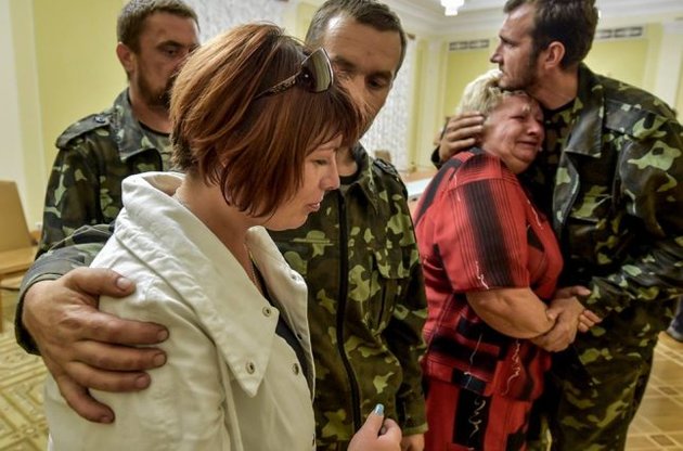 На Донбасі в полоні у бойовиків залишаються 350 осіб