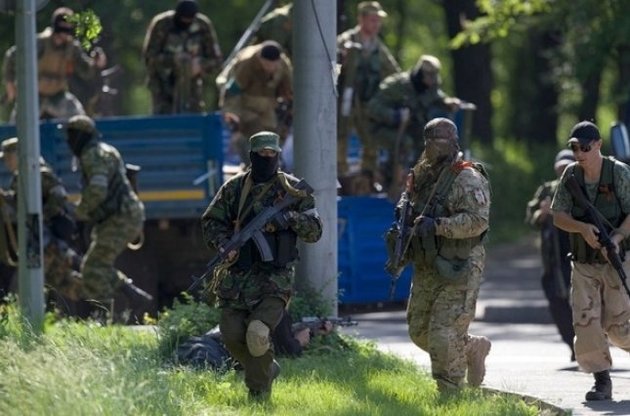 Терористи намагаються відбити у сил АТО трасу, що сполучає Донецьк і Луганськ
