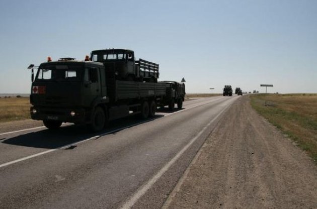 Колонна боевой техники из России прорывается в Луганск