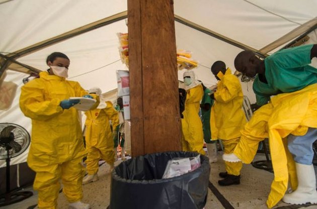 Спалах лихоманки Ебола вдасться взяти під контроль лише через півроку