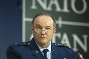 В НАТО уверяют, что готовы встречать "зеленых человечков" из России