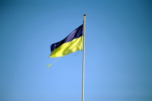 Порошенко призвал вслед за Москвой раскрасить в желто-голубые цвета весь мир