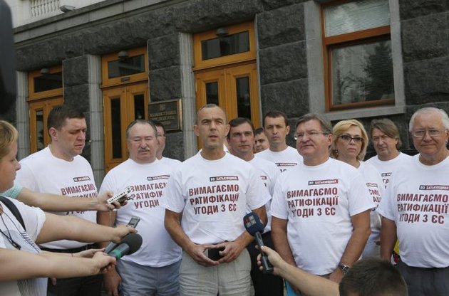 Депутати від "Батьківщини" прийшли вимагати ратифікації