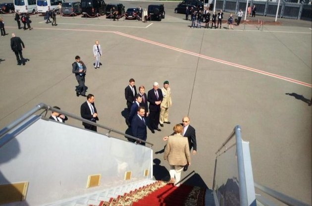 Самолет Меркель уже приземлился в Киеве