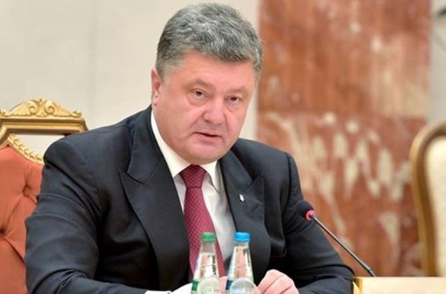 Порошенко в Минске призвал прекратить снабжать оружием боевиков на Донбассе