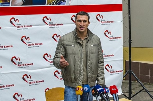 Владимир Кличко проведет бой в один день с футбольной сборной Украины