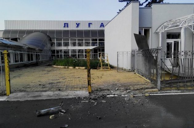 Силы АТО покинули аэропорт "Луганск"
