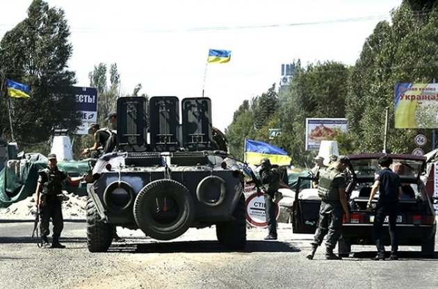 Бійці Нацгвардії відбили три атаки збройних сил РФ і терористів