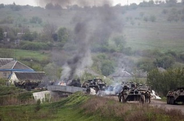На Донбассе российские войска и террористы продолжают обстрелы