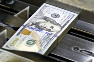 НБУ вперше з 2010 року влаштував для банків валютний аукціон