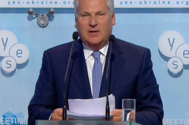 Квасьневский на закрытии саммита YES спел гимны СССР и России