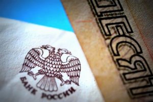 Российский рубль поставил очередной антирекорд, упав ниже 38 руб/$