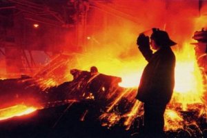 Виплавка сталі в Україні за місяць скоротилася майже на третину