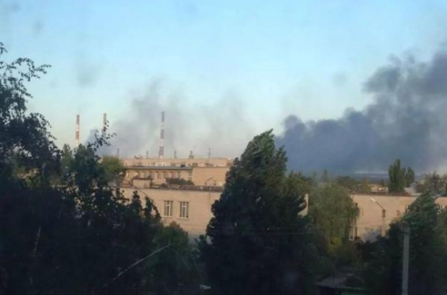 На Луганской ТЭС из-за попадания снаряда начался пожар , станция обесточена