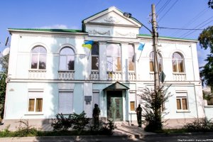 Здание Меджлиса в Симферополе заблокировали судебные приставы
