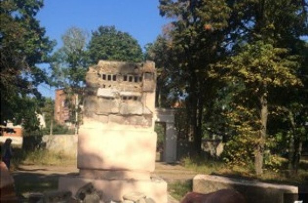 В Харькове разрушили очередной памятник Ленину