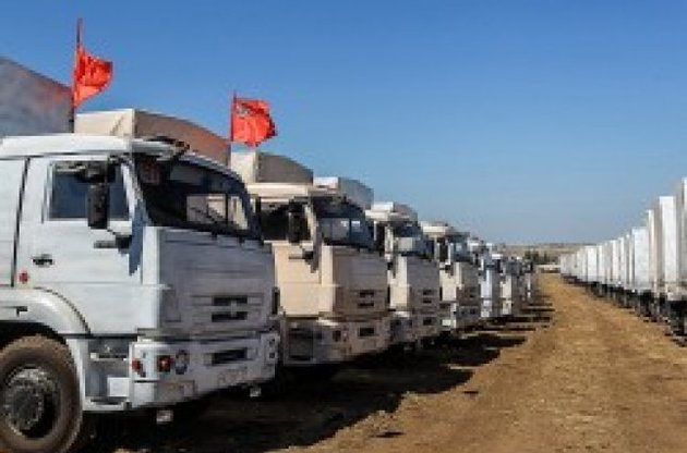 Третий конвой проходит таможенную проверку на границе