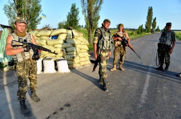 Силы АТО отступили от ряда городов в Донецкой области из-за угрозы окружения