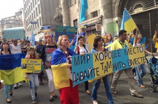 Москвичи шли на "Марш мира" с флагами Украины и боялись избиения - NYT