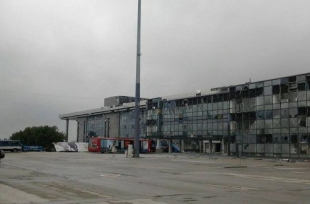 Боевики атаковали донецкий аэропорт на танках, силы АТО отбили штурм