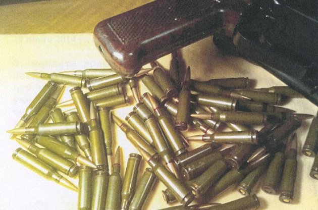 На станции метро &quot;Демеевская&quot; задержаны трое мужчин с гранатой и патронами