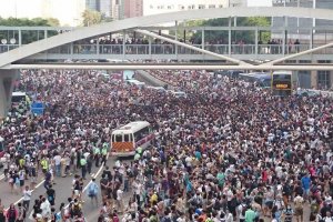 Демонстранты в Гонконге организовали "частный интернет" - Financial Times